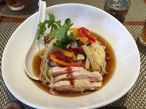 「【限定】大山鶏と夏野菜のアジアン冷やし麺 あご出汁ver」@生粋 花のれんの写真