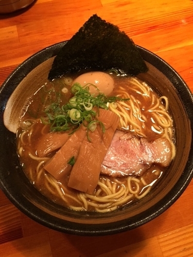 「濃厚魚介らーめん　830円（中盛り無料・味玉クーポン）」@瞠 池袋店の写真