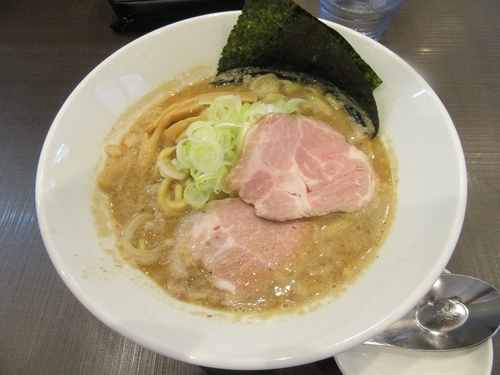 「背脂煮干そば＋和え玉（８８０円）＋特製トッピング」@麺屋 りゅうの写真