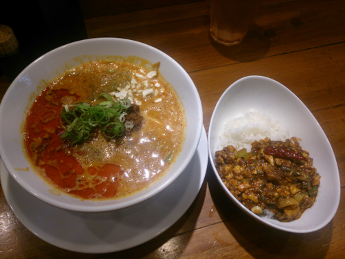 「正宗担々麺（レベル２）+小麻婆豆腐丼セット」@成都正宗担々麺 つじ田の写真