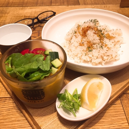 「レモンチリの冷たいカレー」@Soup Stock Tokyo Cafe ラゾーナ川崎店の写真