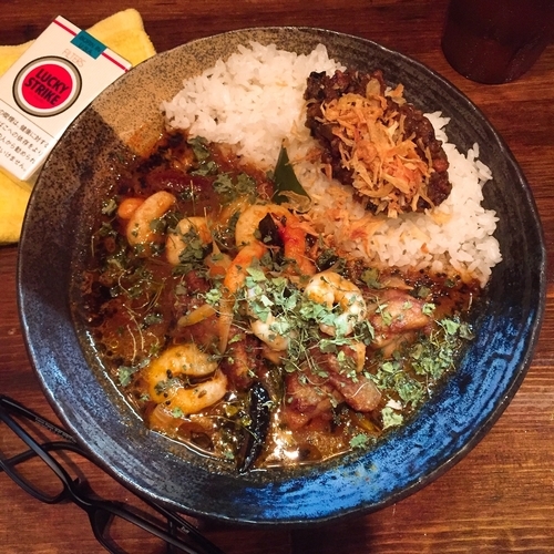 「あいがけカレー（35辛）＋エビ」@カレーノトリコの写真