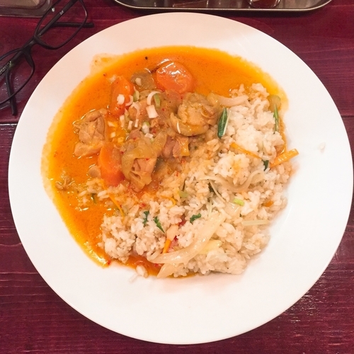 「ベトナム風チキンカレーとガーリックピラフ」@brownieの写真