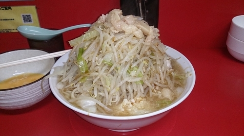 「大ラーメン800円+生卵50円」@ラーメン二郎 茨城守谷店の写真