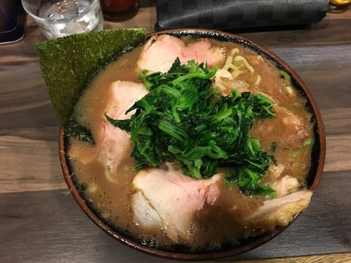 「チャーシューメン＋ほうれん草」@神田ラーメン わいず 神田本店の写真