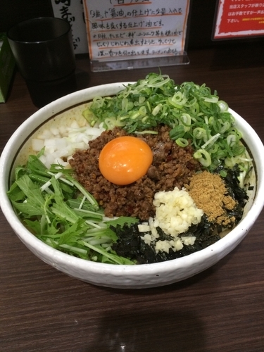 「カレー台湾まぜそば＋九条ネギトッピング」@麺屋はなび 新宿店の写真