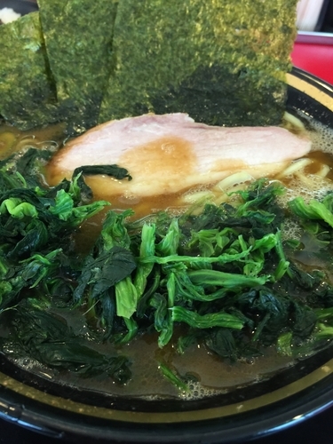 「ラーメン（麺かため アブラ多め）+ほうれん草+チャーシュー丼」@家系ラーメン 熊田家の写真