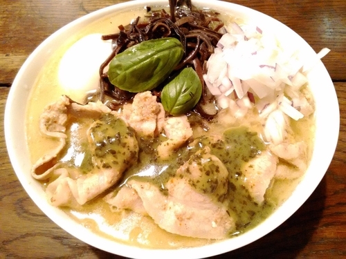 「期間限定 ジェノバ豚骨ラーメン」@琉球チルダイの写真