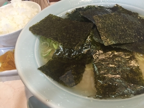 「ラーメン 500円 ライス 200円」@ラーメンショップ 月夜野バイパス店の写真