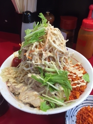 「冷やし中華（普通盛り・全マシ）　850円」@千里眼の写真