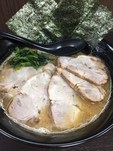 「チャーシュー麺900円、硬め濃いめ」@麺家かずの写真