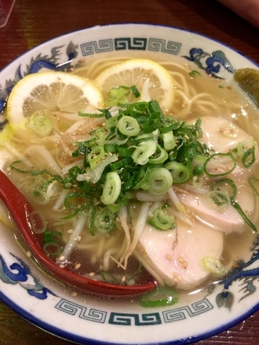 「レモン塩ラーメン@800」@マトヤ中華 盛岡駅前店の写真
