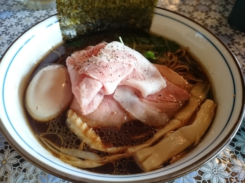 「【気まぐれ限定】四つ葉ブラック850円＋本日のにぎり」@中華そば 四つ葉の写真