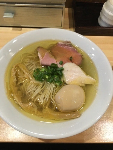 「塩そば＋味玉」@自家製麺 竜葵の写真