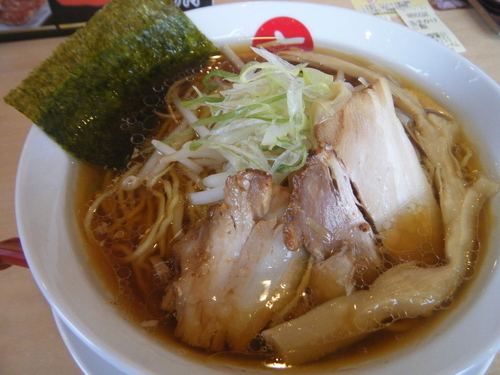 「特選醤油らーめん670円（+たまごかけご飯250円）」@ロクマルらーめん 南福島店の写真