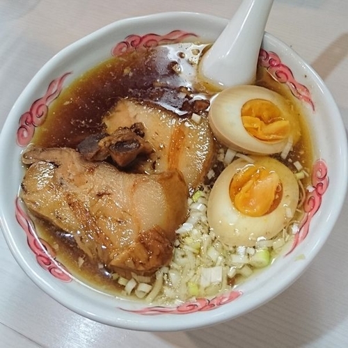 「【限定】醤油旨味ラーメンごまえんつ＋味玉」@めん処 土田八の写真