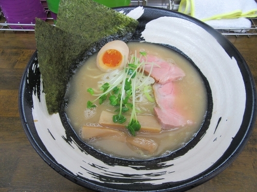 「一周年記念限定　豚ＭＡＸラーメン（１０００円）」@麺屋よしすけの写真
