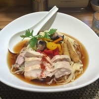 【限定】大山鶏と夏野菜のアジアン冷やし麺の焼きあご生醤油タレ