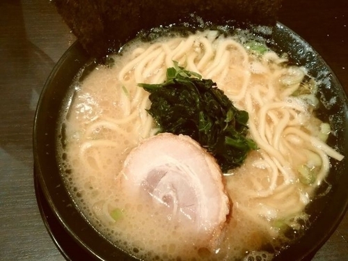 「醤油豚骨ラーメン」@横浜家系ラーメン 市ヶ家の写真