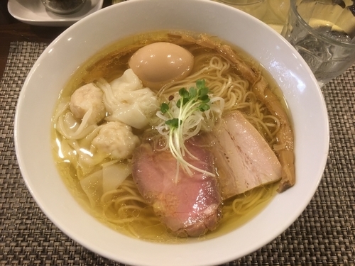 「海老ワンタン入り塩らぁ麺930円、麻婆まぜそば750円」@らぁ麺 やまぐち 辣式の写真