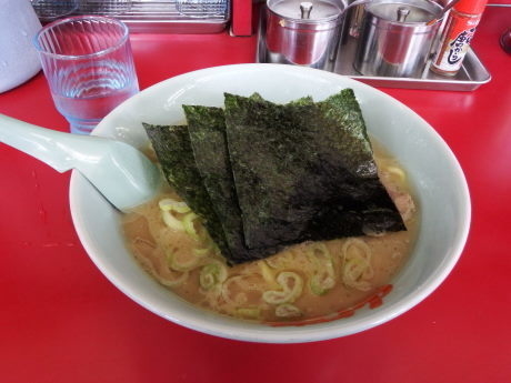 「醤油ラーメン　普通」@ラーメン山岡家 東雁来店の写真