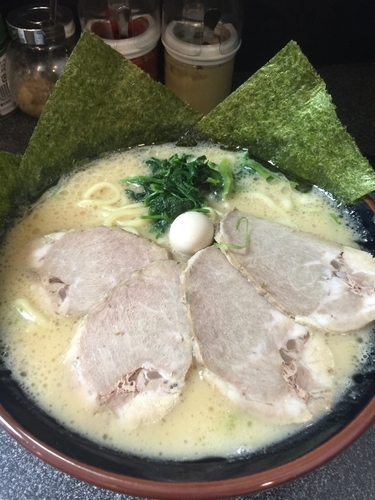 「チャーシュー麺大盛980円、硬め濃いめ」@横浜家系ラーメン 横田家の写真