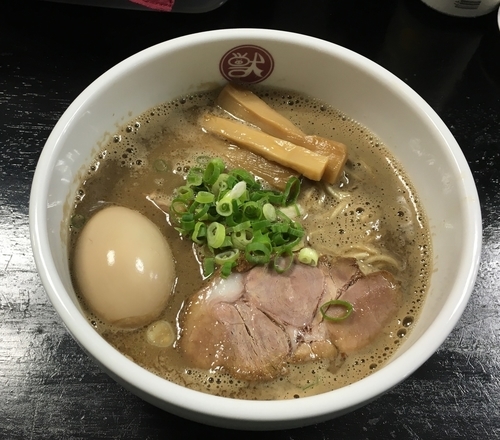 「デンジャラス煮干しそば【限定】」@豚らーめん 獣道の写真