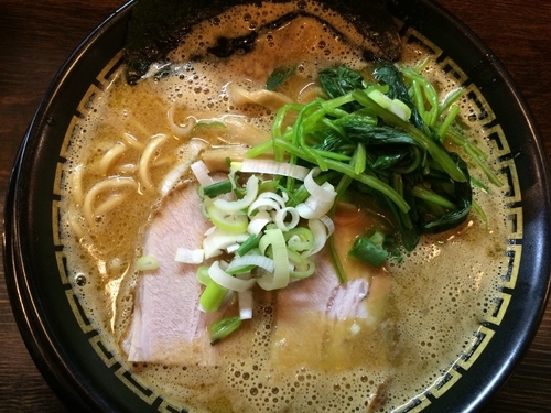 「中華そば 790円（ほうれん草+100円）」@東京煮干中華そば 三三㐂 大森の写真