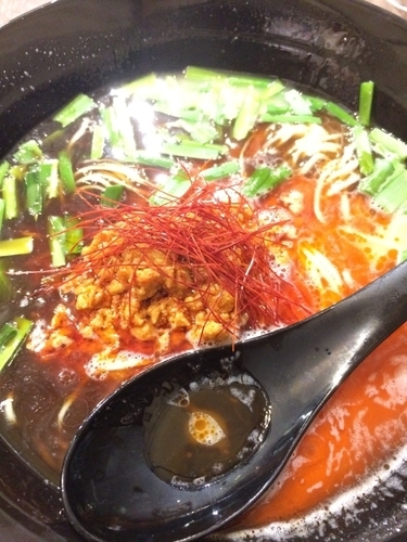 「ブラック台湾ラーメン」@釜炊きとんこつ 品川製麺所 新宿2丁目店の写真