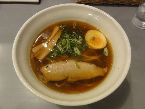 「ラーメン（しょうゆ）」@3104丁目の写真