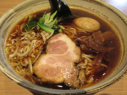 「黒農ラーメン＋味玉子　「650円＋100円」」@しゅうまい屋の写真
