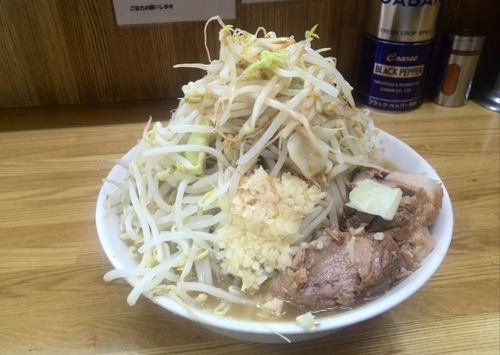 「ラーメン 700円 (ヤサイ・ニンニク・カラメ)」@ラーメン二郎 赤羽店の写真