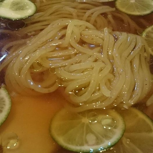 「冷やし吟醸醤油ラーメン」@らーめん餃子専門店 まんねん 心斎橋店の写真