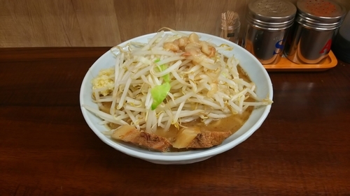 「ラーメン（ヤサイニンニク背脂）」@ラーメン 栄の写真