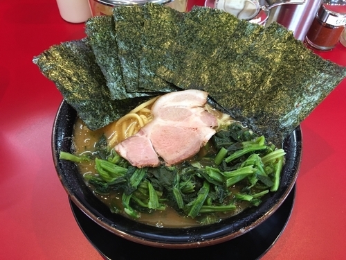 「ラーメン 大盛 海苔 ほうれん草」@家系ラーメン たつ家の写真