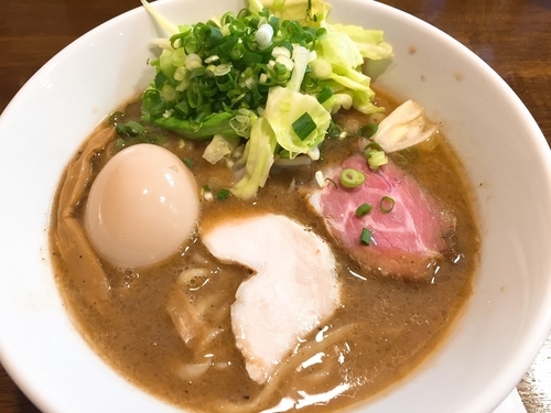 「味玉濃厚魚介豚骨」@麺.SUZUKiの写真