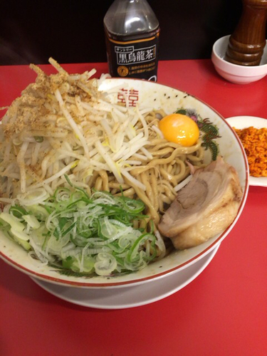 「まぜそば大（辛揚げ）」@鷹の目 獨協大学前本店の写真