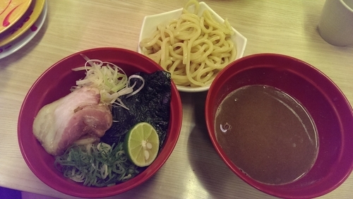 「鯖系濃厚魚介つけ麺、替玉」@スシロー 川崎水沢店の写真