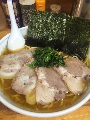 「チャーシュー麺中盛、硬め濃いめ」@二代目横浜らーめん東名家の写真