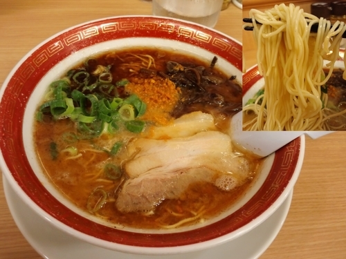 「黒ラーメン590円粉落とし」@博多らーめん 無双 大船店の写真