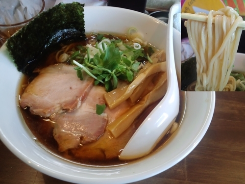「正油ラーメン大盛690円＋吊るし焼豚３枚250円」@まるもり製麺の写真