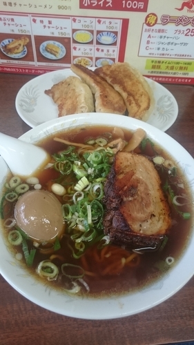「陽気ラーメン 600円 Ｂセット餃子3ヶ250円」@陽気軒の写真