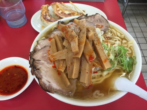 「手打ちチャーシュー麺 大盛り  チャーシュー、メンマトッピン」@一品香 今宮店の写真