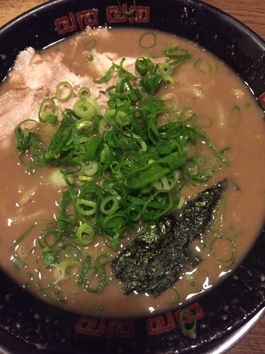「とんこつラーメン750円」@無鉄砲 大阪店の写真