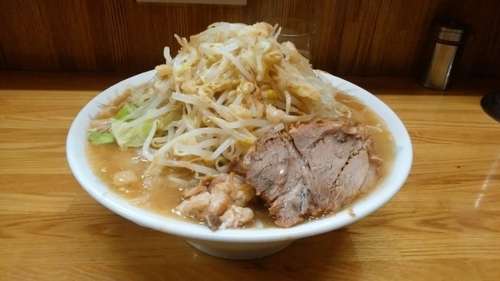 「ラーメン　大　ヤサイ少し多めアブラ」@ラーメン二郎 赤羽店の写真