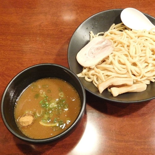 「濃厚魚介つけ麺（麺大盛同額 税別850円）」@支那そばや アリオ橋本店の写真