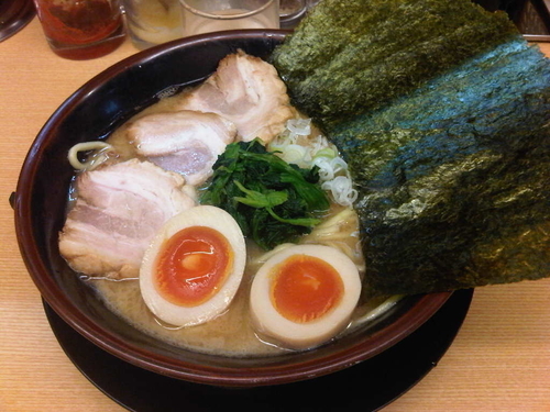 「特松田家豚骨醤油大盛(麺硬め&油多め&味濃いめ)」@横浜家系ラーメン 松田家 日本橋室町店の写真