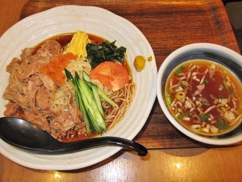 「肉ひやし　880円」@麺処直久 新橋店の写真