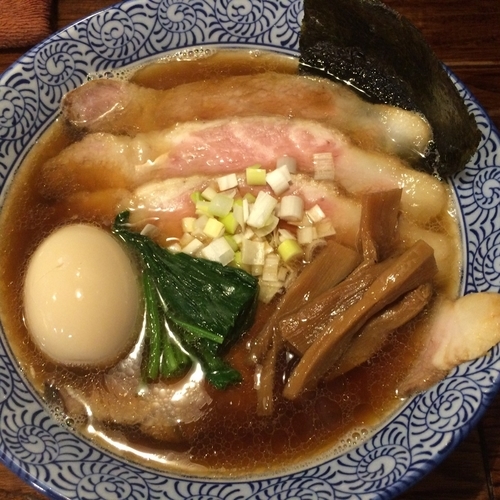 「煮干し醤油そば(750円)＋焼豚(300円)＋味玉(100円)」@中華そば 幻六の写真