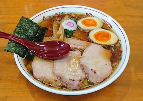 「叉焼ワンタン麺味玉入り」@とら食堂 松戸分店の写真